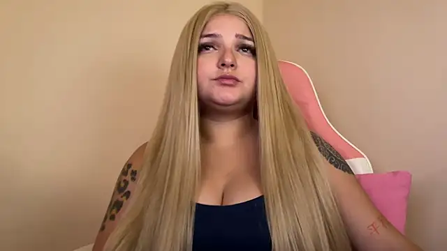 Snapshot of SweetPaige_ chatting on January 17, 8:11 pm SweetPaige online show from January 17, 8:11 pm