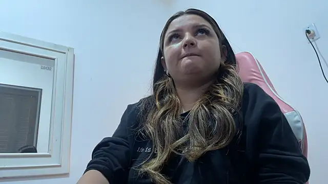 Snapshot of SweetPaige_ chatting on October 22, 4:18 pm SweetPaige online show from October 22, 4:18 pm