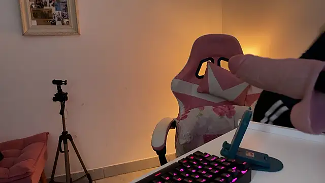 SweetPaige  online show from March 23, 5:17 pm