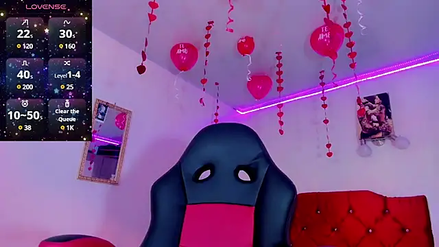 naomy  xx online show from February 19, 7:05 pm