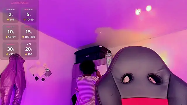 naomy  xx online show from April 28, 3:22 am