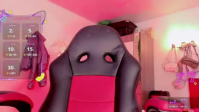 naomy  xx online show from June 9, 3:18 am
