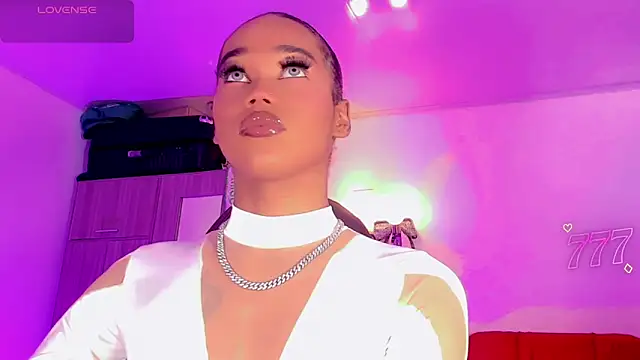 naomy  xx online show from June 13, 3:15 am