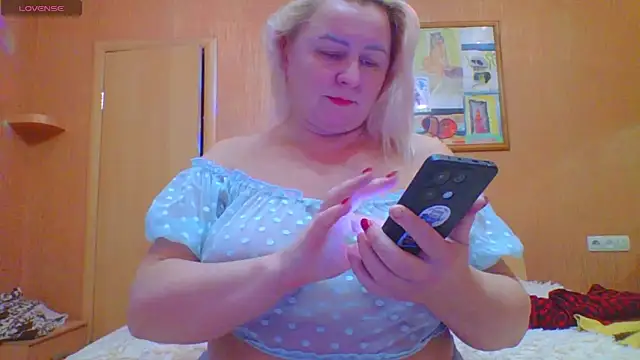 Snapshot of mira_robinsonnn chatting on November 15, 10:23 am mira robinsonnn online show from November 15, 10:23 am