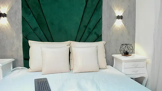 Snapshot of Annie_Watson_ chatting on December 24, 6:39 pm Annie Watson online show from December 24, 6:39 pm