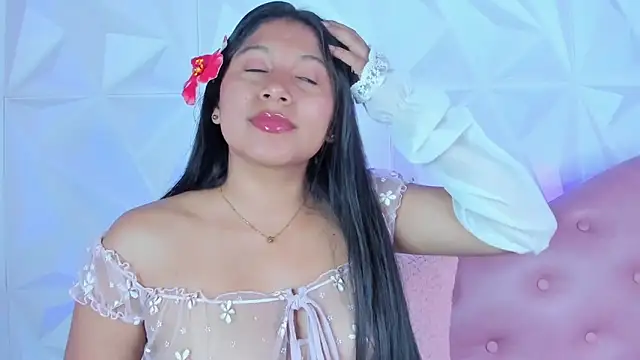 Snapshot of LinnaGardenia chatting on December 5, 1:28 pm LinnaGardenia online show from December 5, 1:28 pm