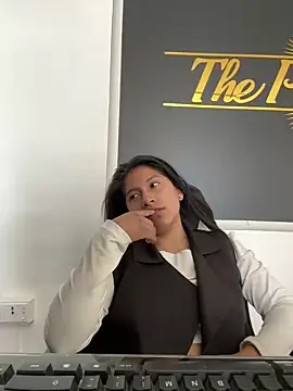 Snapshot of LinnaGardenia chatting on December 19, 4:46 pm LinnaGardenia online show from December 19, 4:46 pm