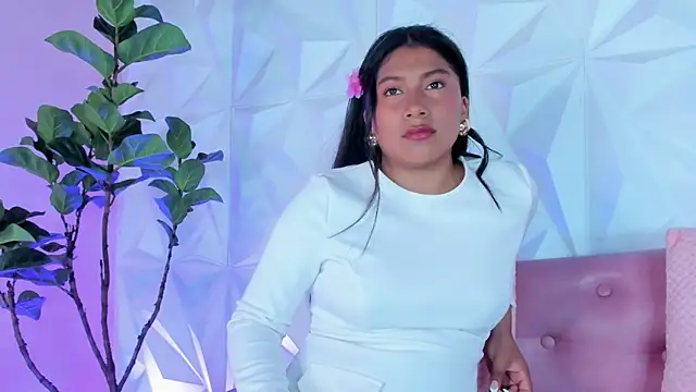 Snapshot of LinnaGardenia chatting on February 1, 5:16 pm LinnaGardenia online show from February 1, 5:16 pm