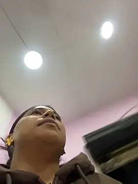 LinnaGardenia online show from February 7, 2:37 am