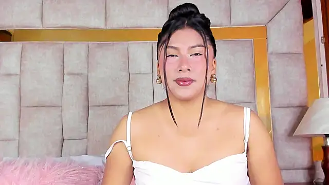 LinnaGardenia online show from April 7, 1:44 pm