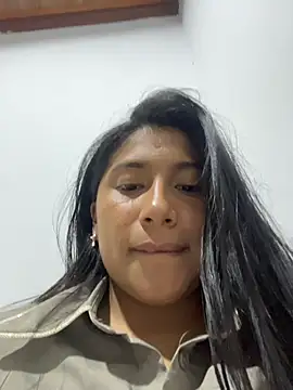 LinnaGardenia online show from April 18, 1:53 am