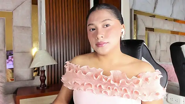 LinnaGardenia online show from April 22, 1:34 pm