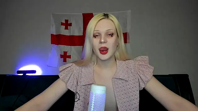 sashakiss99 online show from March 18, 7:10 pm