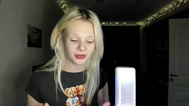 sashakiss99 online show from October 24, 1:35 am