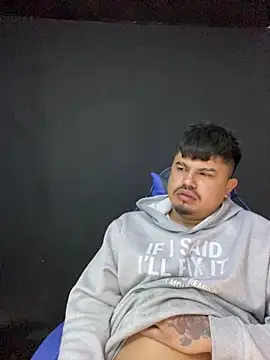 Snapshot of DickMasterfindom chatting on April 26, 1:03 am DickMasterfindom online show from April 26, 1:03 am