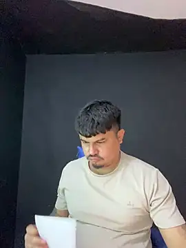 Snapshot of DickMasterfindom chatting on April 29, 2:37 am DickMasterfindom online show from April 29, 2:37 am