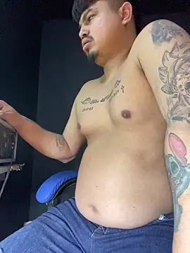Snapshot of DickMasterfindom chatting on May 2, 1:32 am DickMasterfindom online show from May 2, 1:32 am