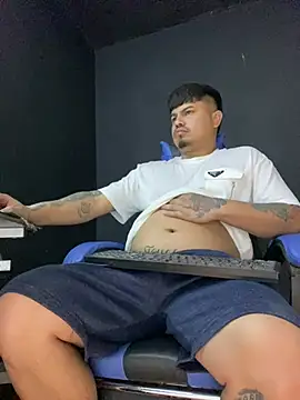 Snapshot of DickMasterfindom chatting on July 2, 3:56 am DickMasterfindom online show from July 2, 3:56 am