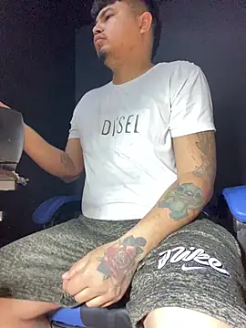 Snapshot of DickMasterfindom chatting on July 10, 2:38 am DickMasterfindom online show from July 10, 2:38 am