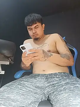 Snapshot of DickMasterfindom chatting on July 21, 2:58 am DickMasterfindom online show from July 21, 2:58 am