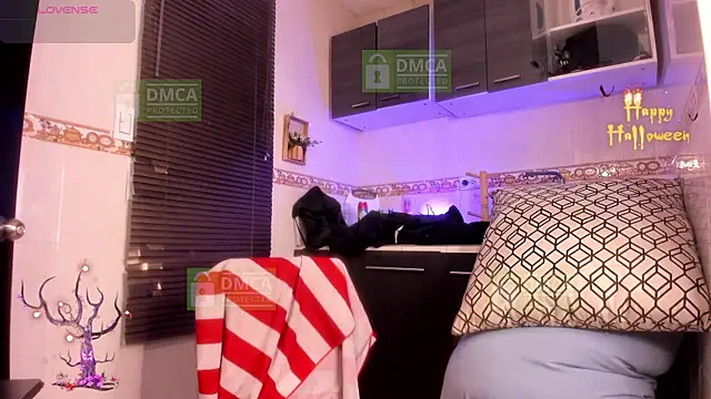 Snapshot of Jhonny-Blake chatting on October 14, 9:04 pm Jhonny-Blake online show from October 14, 9:04 pm