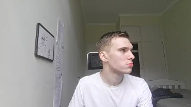 Snapshot of bluegaze6 chatting on October 10, 12:20 am bluegaze6 online show from October 10, 12:20 am