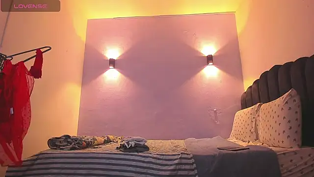 Snapshot of Sofia_Clauss_ chatting on March 8, 4:01 am Sofia Clauss online show from March 8, 4:01 am