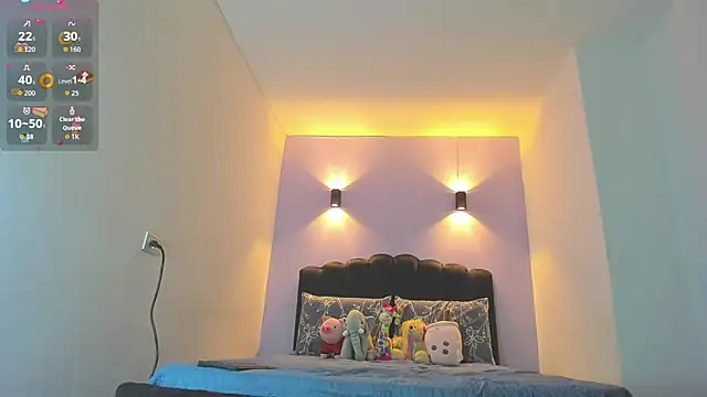 Snapshot of Sofia_Clauss_ chatting on October 19, 4:24 am Sofia Clauss online show from October 19, 4:24 am