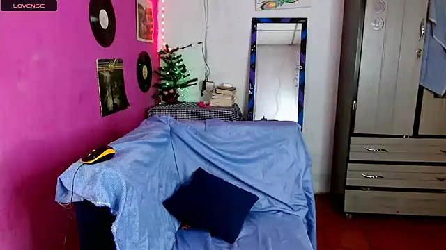 sensitive brunette online show from December 4, 11:57 pm