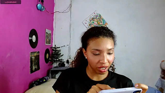 sensitive brunette online show from December 19, 3:51 am