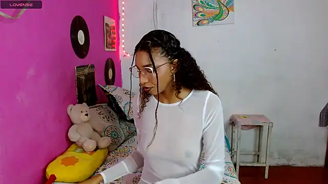 sensitive brunette online show from January 15, 9:09 pm