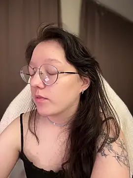 emigooflordXD online show from December 12, 6:14 am