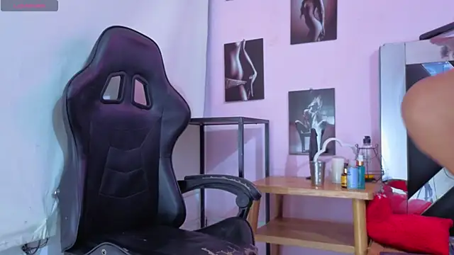 Snapshot of karla_cutesweet chatting on November 16, 10:54 am karla cutesweet online show from November 16, 10:54 am