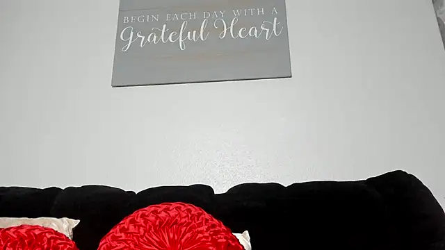 yiauana online show from March 11, 11:44 am