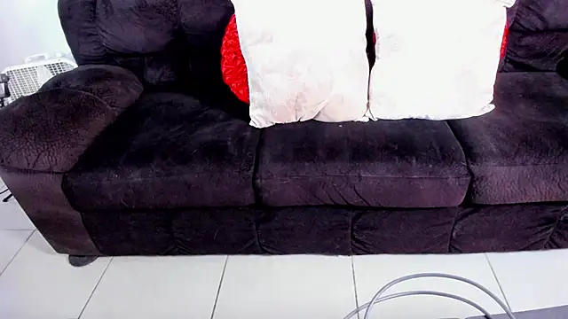 yiauana online show from March 17, 11:43 pm