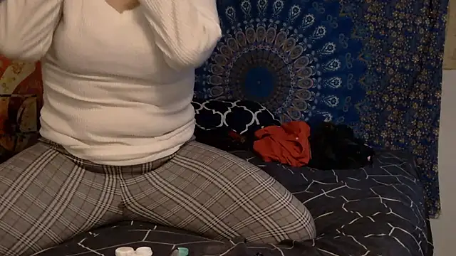 HeyyImHarlowe online show from February 8, 10:29 am