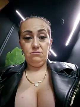 AvaLloyd online show from March 7, 3:51 am