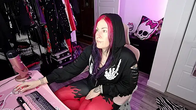 Snapshot of gennyrock chatting on October 22, 11:15 pm gennyrock online show from October 22, 11:15 pm
