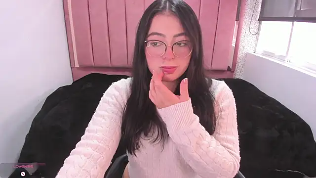 Snapshot of MiaWils_ chatting on June 22, 7:22 pm MiaWils online show from June 22, 7:22 pm