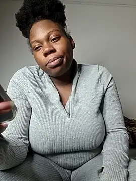 Snapshot of Bali_baddie_x chatting on November 19, 6:52 pm Bali baddie x online show from November 19, 6:52 pm