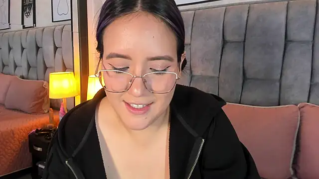 Snapshot of sweet--emily chatting on March 23, 7:42 am sweet--emily online show from March 23, 7:42 am