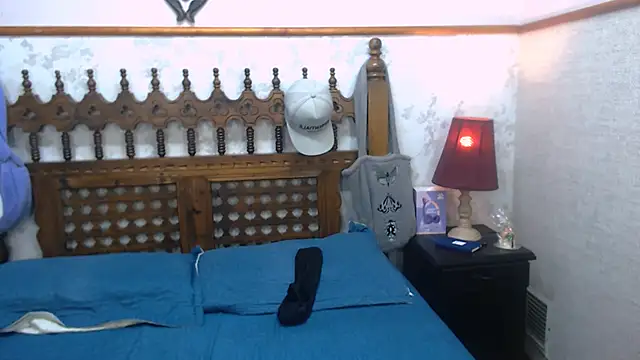 MilanZaire online show from March 2, 2:19 am