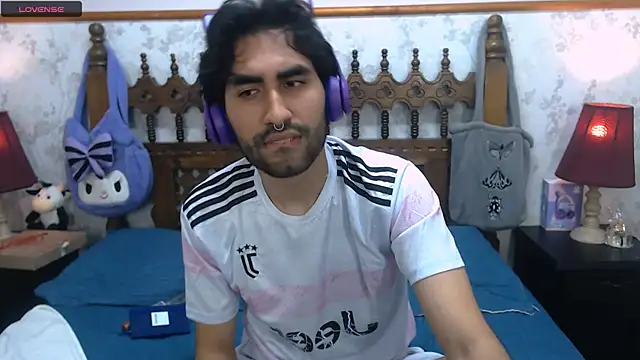 MilanZaire online show from March 3, 2:04 am