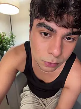 Snapshot of oliversstream chatting on April 1, 12:55 am oliversstream online show from April 1, 12:55 am