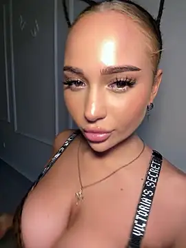 Snapshot of CardiSweetBaby chatting on September 21, 4:30 pm CardiSweetBaby online show from September 21, 4:30 pm