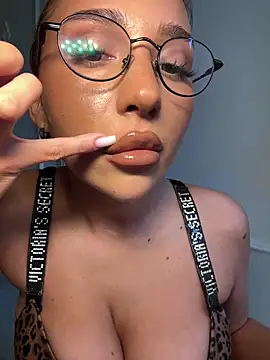 Snapshot of CardiSweetBaby chatting on September 30, 12:10 pm CardiSweetBaby online show from September 30, 12:10 pm