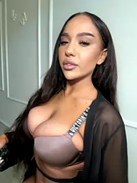 Snapshot of CardiSweetBaby chatting on October 25, 11:51 am CardiSweetBaby online show from October 25, 11:51 am