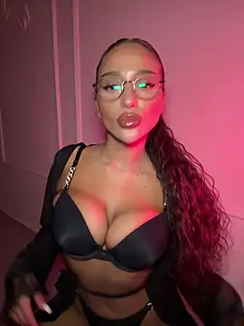 Snapshot of CardiSweetBaby chatting on November 27, 8:00 pm CardiSweetBaby online show from November 27, 8:00 pm