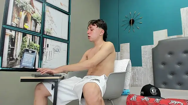 Rhaegal hot online show from December 11, 9:45 pm