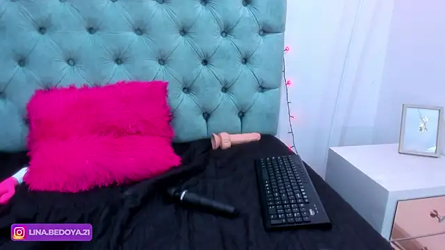 lina bedoya  online show from February 4, 2:43 pm